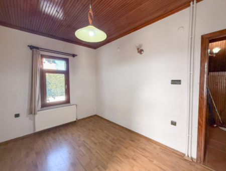 Kumbağ Merkezde Satılık 3+1 Villa Ve 300 M2 İmarlı Arsası
