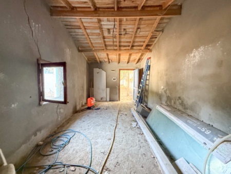 Kumbağ Merkezde Satılık 3+1 Villa Ve 300 M2 İmarlı Arsası
