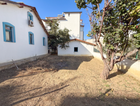 Kumbağ Merkezde Satılık 3+1 Villa Ve 300 M2 İmarlı Arsası