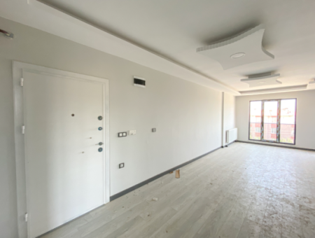 Kumbağ'da Cadde Üzerinde Geniş Oturuma Hazır Kiralık Sıfır 2+1