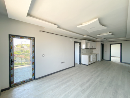 Kumbağ'da Cadde Üzerinde Geniş Oturuma Hazır Kiralık Sıfır 2+1