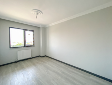 Kumbağ'da Cadde Üzerinde Geniş Oturuma Hazır Kiralık Sıfır 2+1