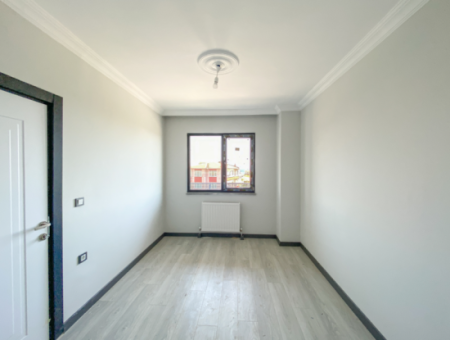 Kumbağ'da Cadde Üzerinde Geniş Oturuma Hazır Kiralık Sıfır 2+1