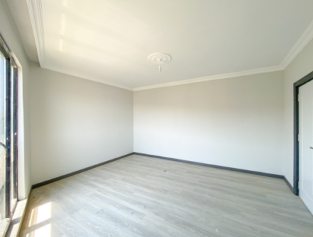 Kumbağ'da Cadde Üzerinde Geniş Oturuma Hazır Kiralık Sıfır 2+1