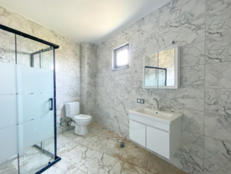 Kumbağ'da Cadde Üzerinde Geniş Oturuma Hazır Kiralık Sıfır 2+1