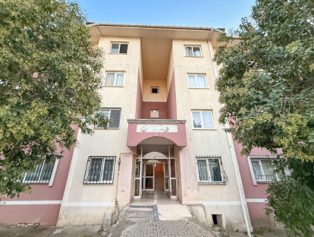 Karadeniz Mahallesi Toki Konutlarında İskanlı Satılık 1+1 Daire