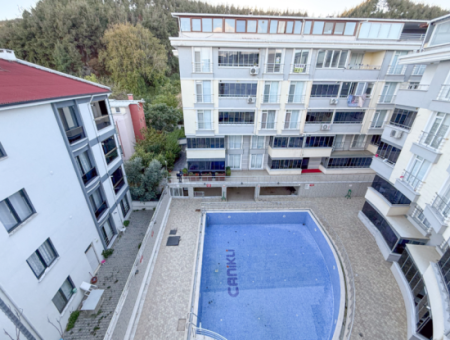 Kumbağ'da Havuzlu Site İçerisinde Asansörlü Eşyalı Kiralık 2+1 Daire