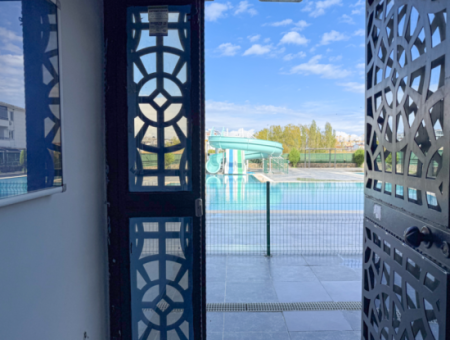 Aquaparklı Havuzlu Denize Yakın Sitede Eşyalı 1+1 Satılık Daire