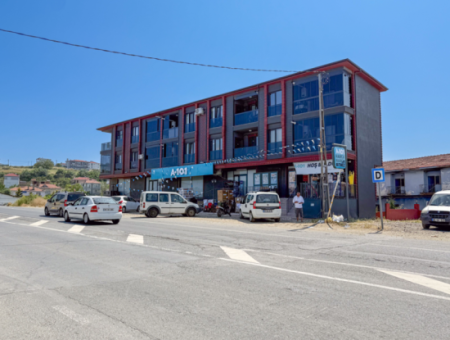 Kumbağ'da Cadde Üzerinde Geniş Oturuma Hazır Kiralık Sıfır 2+1