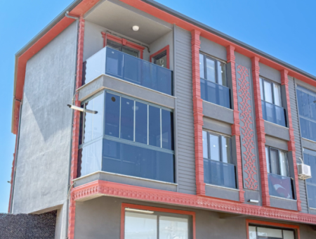 Kumbağ'da Cadde Üzerinde Geniş Oturuma Hazır Kiralık Sıfır 2+1