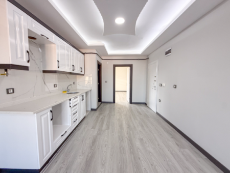 Kumbağ'da Cadde Üzerinde Geniş Oturuma Hazır Kiralık Sıfır 2+1