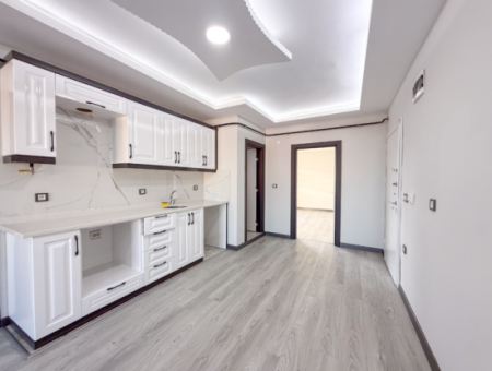 Kumbağ'da Cadde Üzerinde Geniş Oturuma Hazır Kiralık Sıfır 2+1