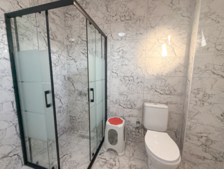 Kumbağ'da Cadde Üzerinde Geniş Oturuma Hazır Kiralık Sıfır 2+1