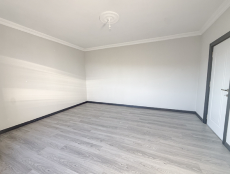 Kumbağ'da Cadde Üzerinde Geniş Oturuma Hazır Kiralık Sıfır 2+1