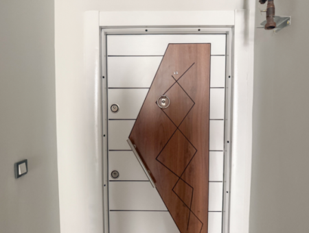 Kumbağ'da Cadde Üzerinde Geniş Oturuma Hazır Kiralık Sıfır 2+1