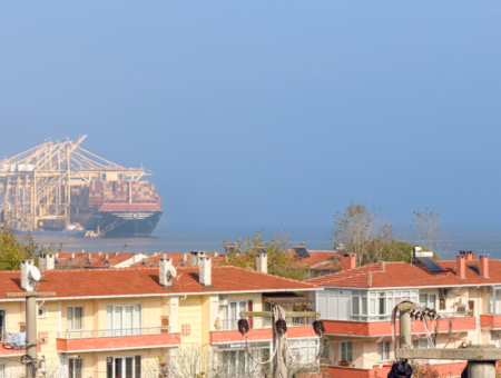 Kumbağ'da Ana Cadde Üzerinde Geniş Ve Ferah 2+1 Satılık Daire