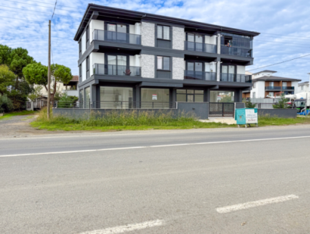 Kumbağ İşlek Ana Cadde Üzerinde Geniş Ve Depolu Kiralık Dükkan