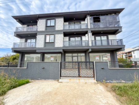 Kumbağ İşlek Ana Cadde Üzerinde Geniş Ve Depolu Kiralık Dükkan