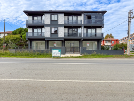 Kumbağ İşlek Ana Cadde Üzerinde Geniş Ve Depolu Kiralık Dükkan