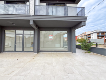 Kumbağ İşlek Ana Cadde Üzerinde Geniş Ve Depolu Kiralık Dükkan