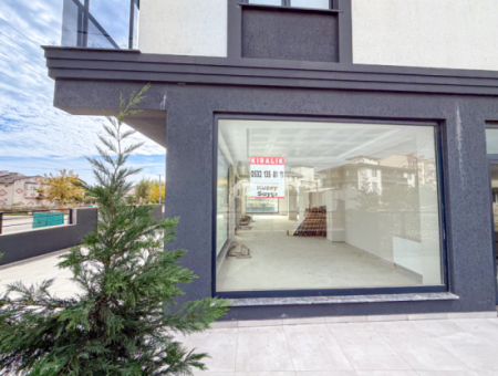Kumbağ İşlek Ana Cadde Üzerinde Geniş Ve Depolu Kiralık Dükkan