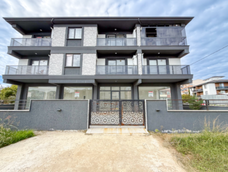 Kumbağ İşlek Ana Cadde Üzerinde Geniş Ve Depolu Kiralık Dükkan