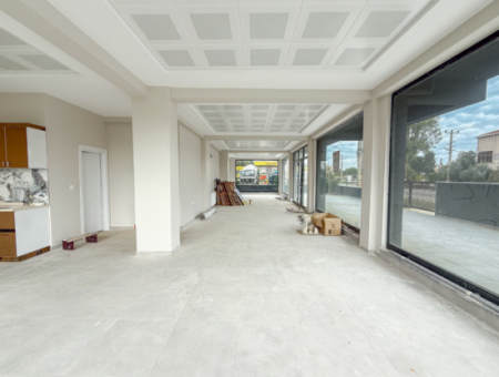 Kumbağ İşlek Ana Cadde Üzerinde Geniş Ve Depolu Kiralık Dükkan