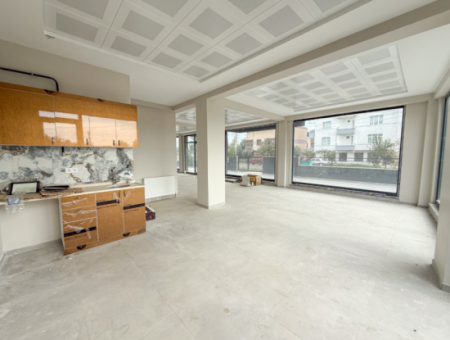 Kumbağ İşlek Ana Cadde Üzerinde Geniş Ve Depolu Kiralık Dükkan