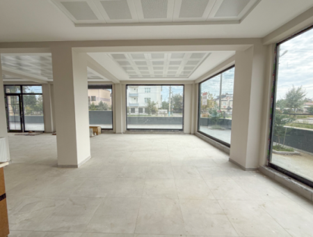 Kumbağ İşlek Ana Cadde Üzerinde Geniş Ve Depolu Kiralık Dükkan