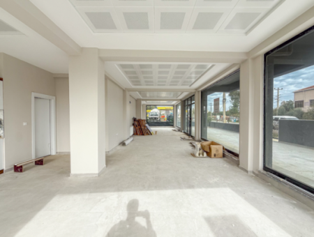 Kumbağ İşlek Ana Cadde Üzerinde Geniş Ve Depolu Kiralık Dükkan