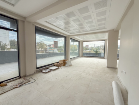 Kumbağ İşlek Ana Cadde Üzerinde Geniş Ve Depolu Kiralık Dükkan