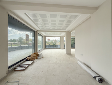 Kumbağ İşlek Ana Cadde Üzerinde Geniş Ve Depolu Kiralık Dükkan