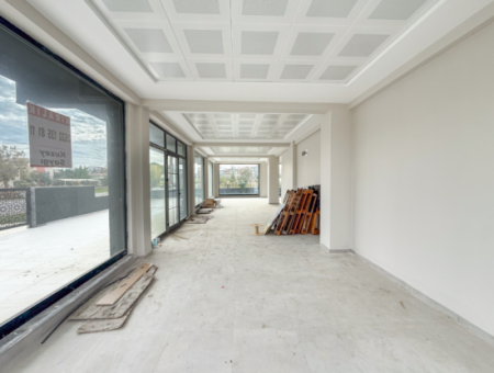 Kumbağ İşlek Ana Cadde Üzerinde Geniş Ve Depolu Kiralık Dükkan