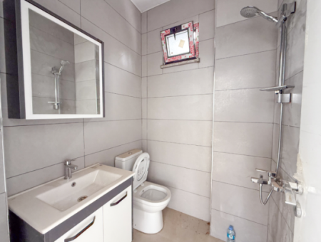 Kumbağ İşlek Ana Cadde Üzerinde Geniş Ve Depolu Kiralık Dükkan