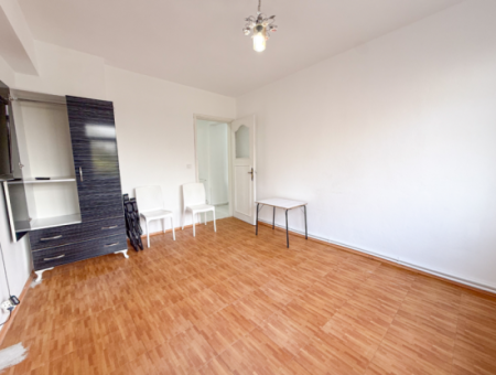 Kumbağ Kordonda Denize Sıfır Binada Çift Balkonlu 1+1 Kiralık