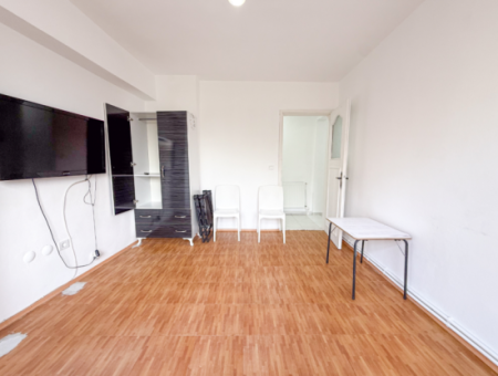 Kumbağ Kordonda Denize Sıfır Binada Çift Balkonlu 1+1 Kiralık