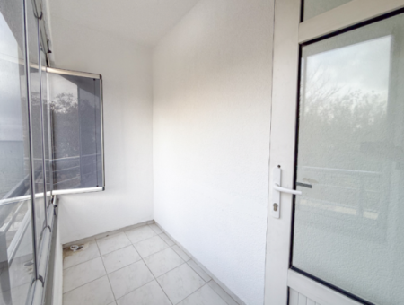 Kumbağ Kordonda Denize Sıfır Binada Çift Balkonlu 1+1 Kiralık