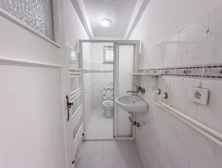 Kumbağ Kordonda Denize Sıfır Binada Çift Balkonlu 1+1 Kiralık