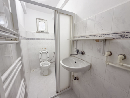 Kumbağ Kordonda Denize Sıfır Binada Çift Balkonlu 1+1 Kiralık