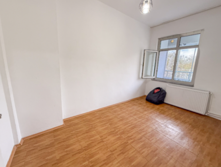 Kumbağ Kordonda Denize Sıfır Binada Çift Balkonlu 1+1 Kiralık