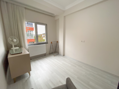 Yeni Sitede Geniş Ve Ferah İskanlı Satılık Ara Kat 2+1 Daire