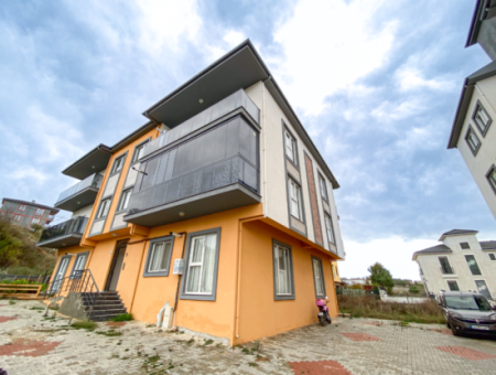 Yeni Sitede Geniş Ve Ferah İskanlı Satılık Ara Kat 2+1 Daire