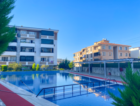 Kumbağ'da Merkezi Konumda Havuzlu Sitede İskanlı Satılık 1+1 Daire
