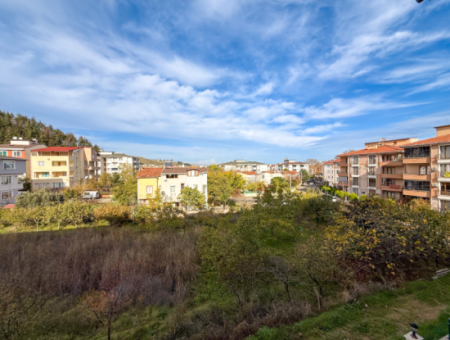 Kumbağ'da Merkezi Konumda Havuzlu Sitede İskanlı Satılık 1+1 Daire