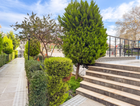 Kumbağ'da Merkezi Konumda Havuzlu Sitede İskanlı Satılık 1+1 Daire