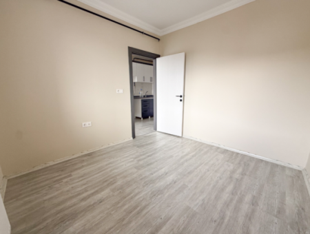 Kumbağ Pazar Sokağı Yeni Ve Asansörlü Binada Kiralık 1+1 Daire