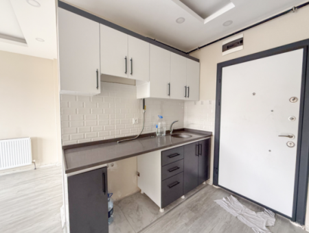 Kumbağ Pazar Sokağı Yeni Ve Asansörlü Binada Kiralık 1+1 Daire