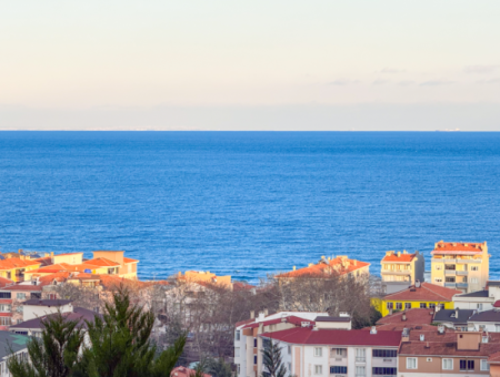 Kumbağ'da Deniz Manzaralı Havuzlu Full Eşyalı 2+1 Satılık Daire