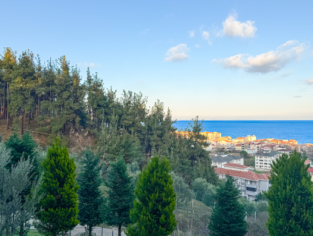 Kumbağ'da Deniz Manzaralı Havuzlu Full Eşyalı 2+1 Satılık Daire