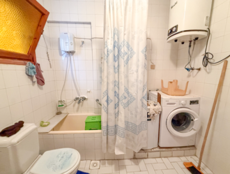 Kumbağ Merkezde Geniş Bahçeli Satılık 7+1 Tripleks Villa